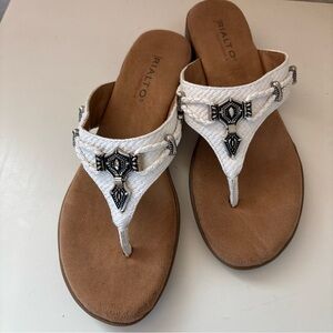 Rialto Bailee Size 8 Sandals White Womens Flip Flops Western Metal